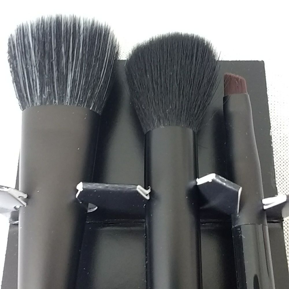 NYX PROFESSIONAL Essential Eye And Face Brush Set, Trio Of Pro Brushes - Picture 3 of 6